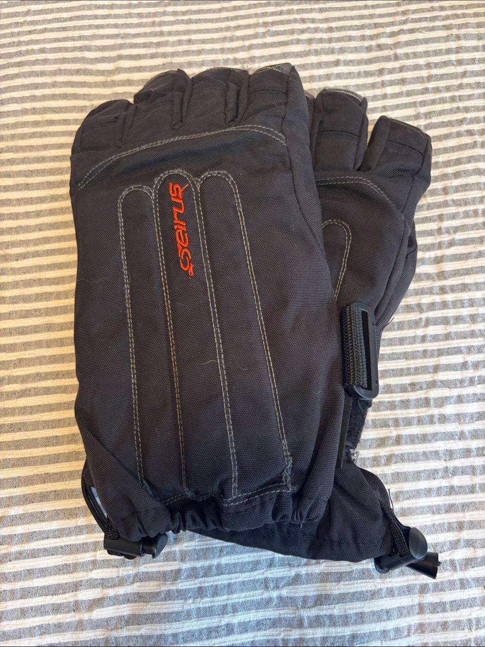Seirus Innovatio Black Insulated Winter Gloves